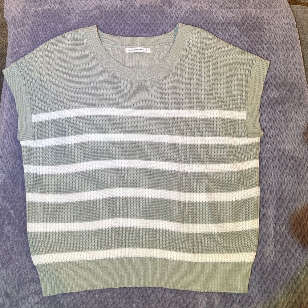 Moon & Madison Light Gray Knit Sweater